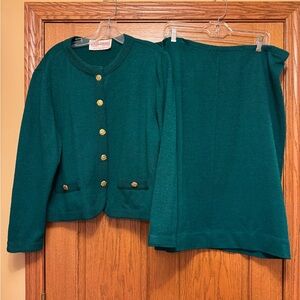 Beautiful CastleBerry Women’s Jade Acrylic Blend Knit 2 Piece Skirt Suit Sz 18